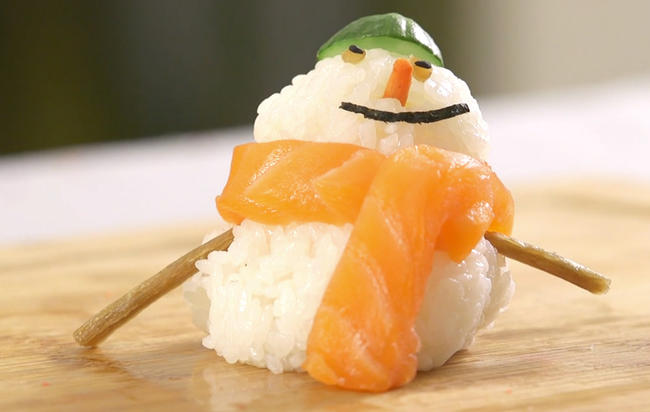 Ditch-the-ham-this-christmas-for-diy-holiday-themed-sushi-1000x636