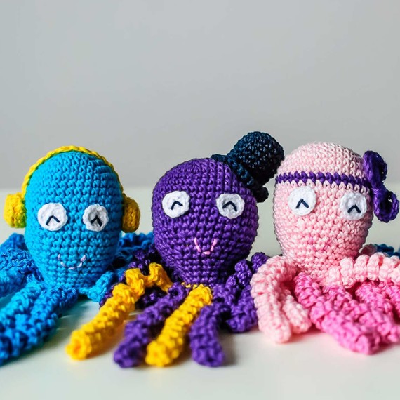 Crochet-octopus-for-a-preemie-baby_sq