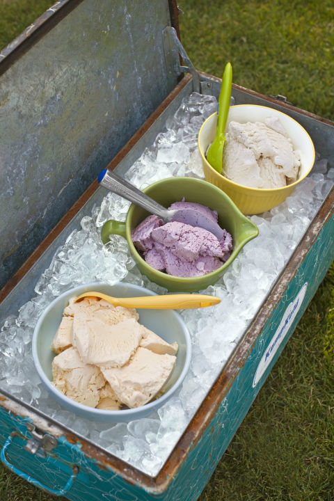 Super-bowl-sundae-ice-cream-cooler_1
