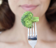 Thumb_eating-broccoli-1000