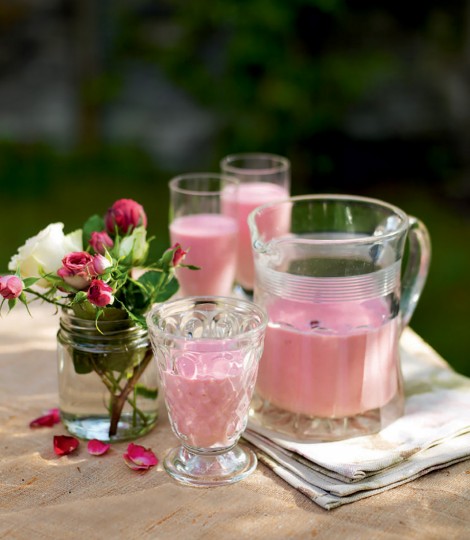 531208-1-eng-gb_lychee-raspberry-and-rose-smoothie-470x540