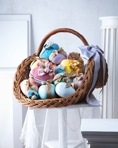 Easter-basket-large-eggs-042-mld109766_vert