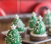 Thumb_chocolate-covered-strawberry-christmas-trees-3