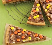 Thumb_peanut-butter-cookie-pizza