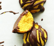 Thumb_30-minute-golden-milk-macaroons-with-dark-chocolate-vegan-glutenfree-healthy-dessert-recipe