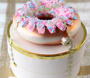 Thumb_giftwrapping-donuts-1216