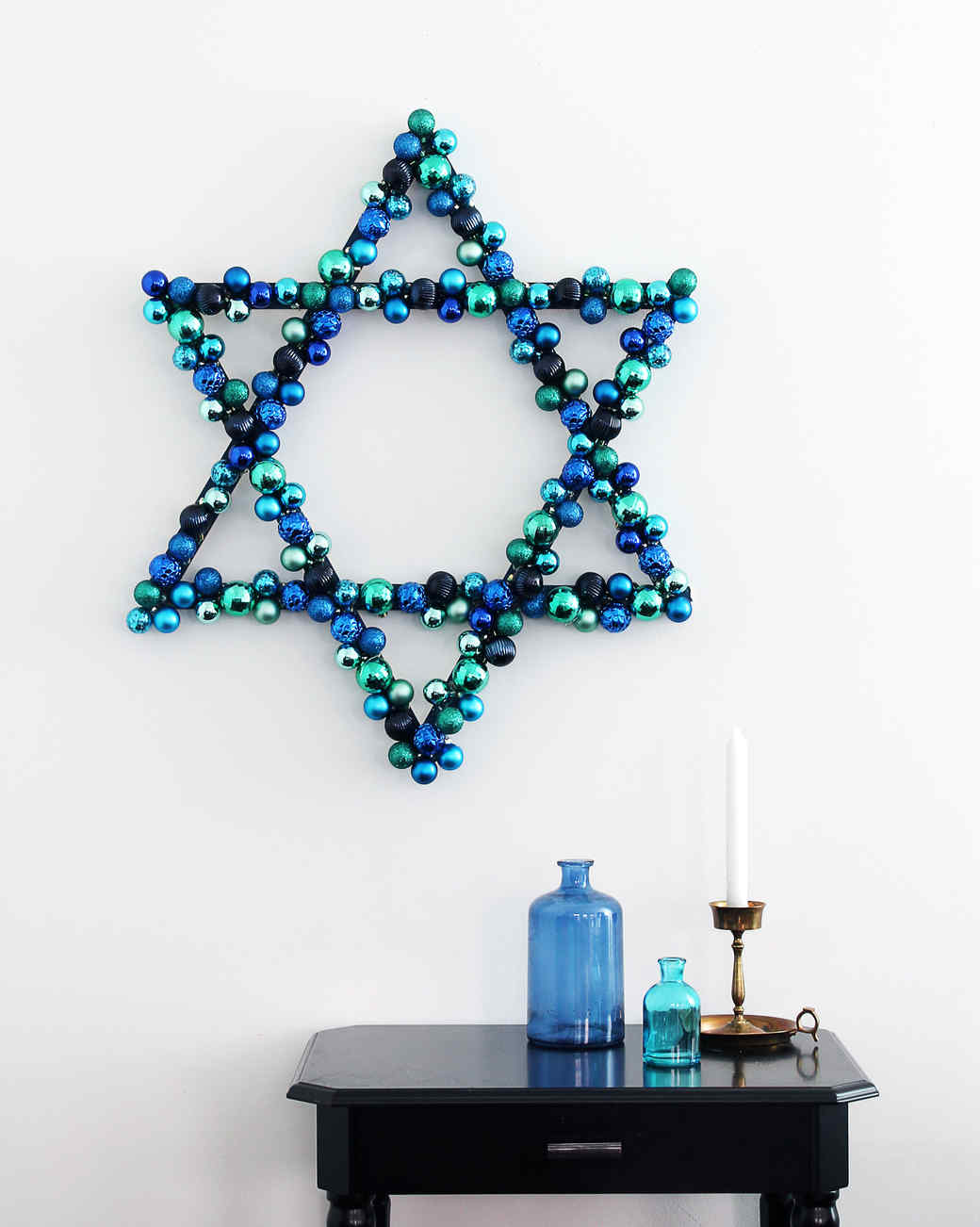 Hanukkah-ornament-wreath-styled_vert