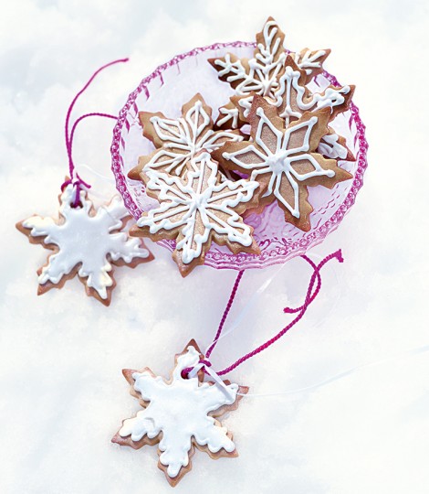 446962-1-eng-gb_snowflake-biscuits-470x540