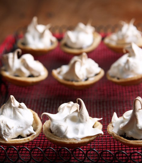 317634-1-eng-gb_meringue-topped-mince-pies-470x540