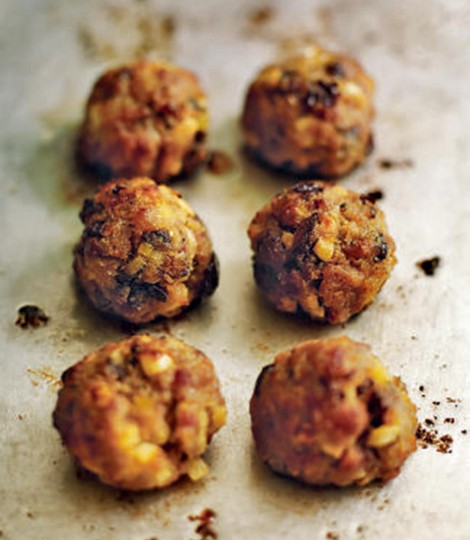 461833-1-eng-gb_sausage-apple-prune-and-bacon-stuffing-balls-470x540