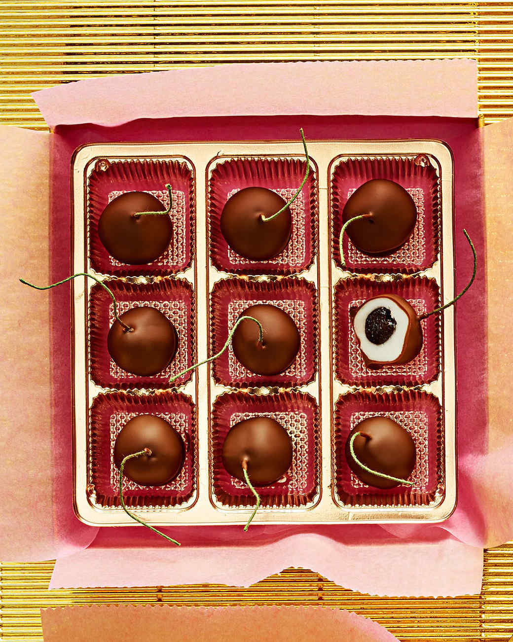 Sweetie-chocolate-dipped-luxardo-cherries-102835191_vert