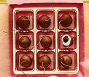 Thumb_sweetie-chocolate-dipped-luxardo-cherries-102835191_vert