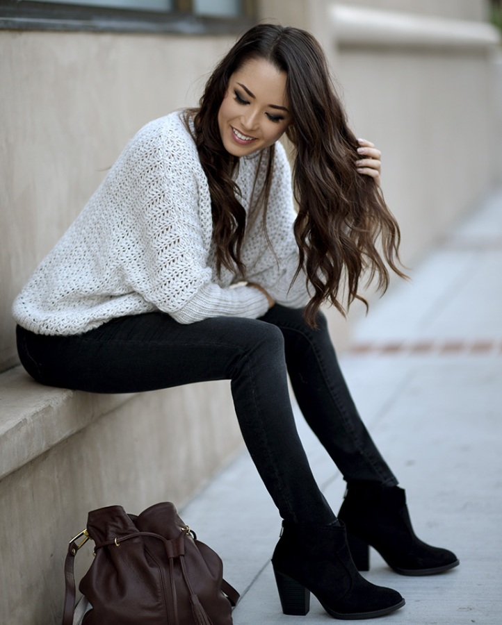 1.-chunky-sweater-with-skinny-jeans-and-boots