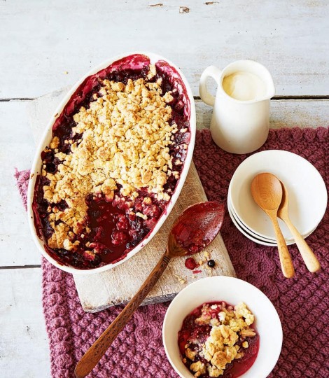 517949-1-eng-gb_berry-and-apple-crumble-with-marzipan-470x540