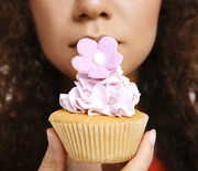 Thumb_cupcake-woman-sugar