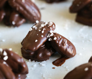 Thumb_dark-chocolate-nut-clusters-with-sea-salt-2