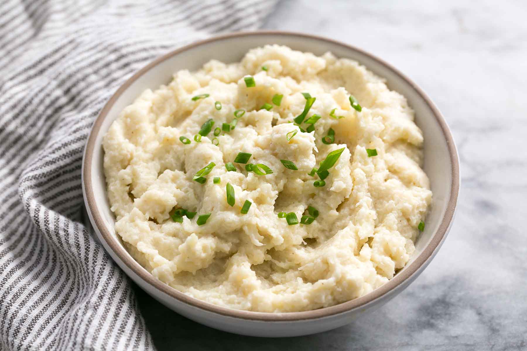 Cauliflower-mashed-potatoes-horiz-a-1800
