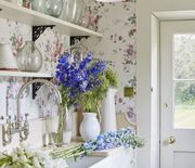 Thumb_gallery-1484957497-grandma-decor-floral-wallpaper-sims-hilditch