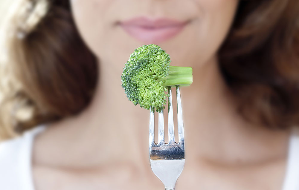 Eating-broccoli-1000
