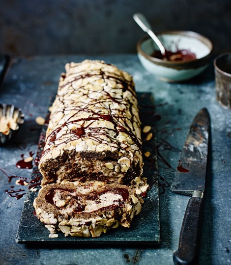 657550-1-eng-gb_chocolate-and-coffee-meringue-roulade-470x540