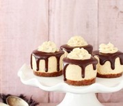 Thumb_butterfinger-no-bake-cheesecakes-371x500