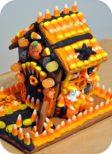 Halloween-gingerbread-house-364x500
