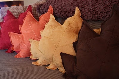 Fall-pillows-made-from-inexpensive-placemats