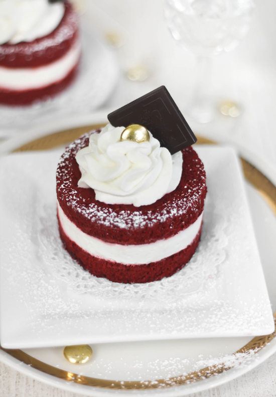 Sprinklebakes-red-velvet-mini-cakes-2-1