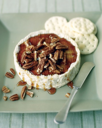 Baked-brie-with-pecans