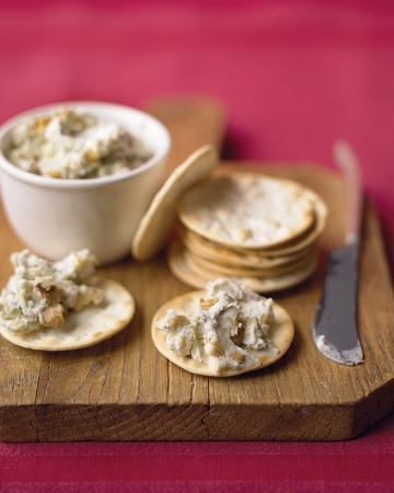 Blue-cheese-and-walnut-spread