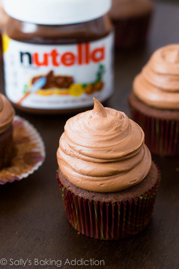 Chocolate-cupcakes-with-creamy-nutella-frosting-6