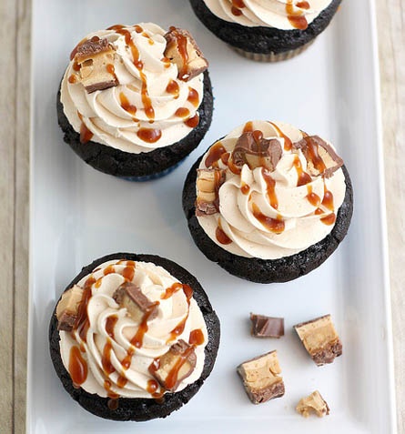 Peanut-butter-snickers-cupcakes