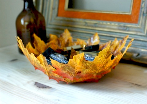 Diy-autumn-leaf-bowl-hellolucky2