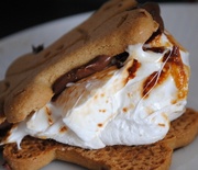 Thumb_holiday-smores-made-with-gingerbread-men-homemade-marshmallow-and-nutella