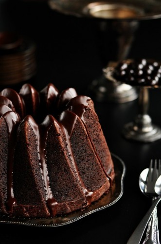 Chocolate-espresso-bundt-cake-with-dark-chocolate-cinnamon-glaze-331x500