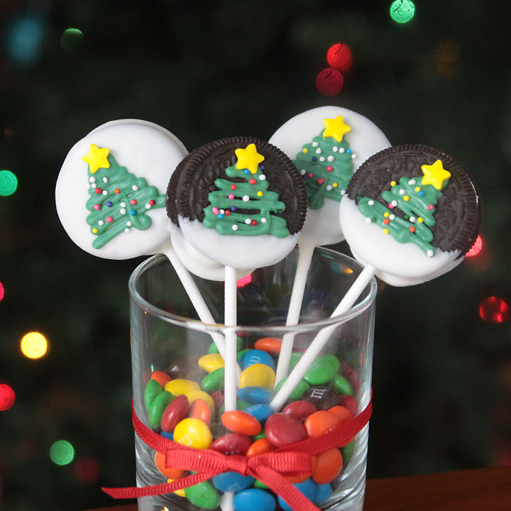 Christmas-tree-oreos-easy-kids-craft-edible-food-treat-how-to-make-fun-holiday-activity-2