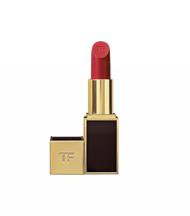 This-is-the-most-popular-red-lipstick-on-the-internet-1524346.640x0c
