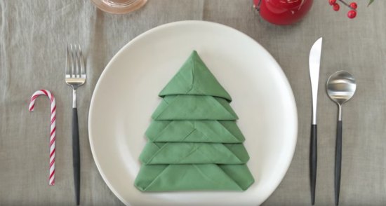 Fold-napkins-to-look-like-christmas-trees