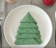 Thumb_fold-napkins-to-look-like-christmas-trees