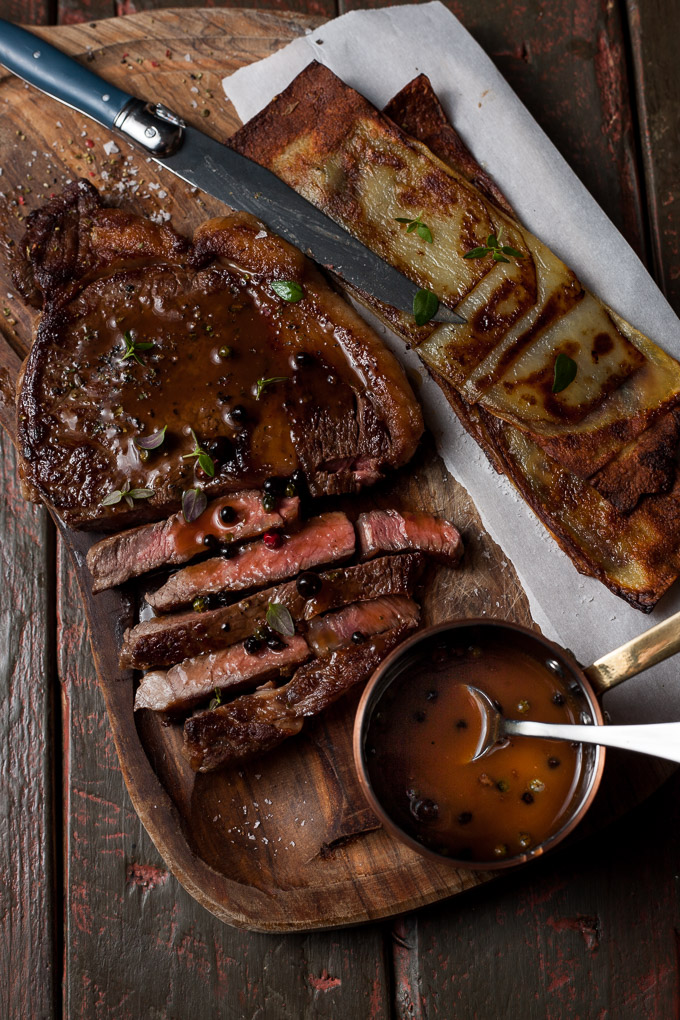 Grilled-sirloin-three-peppercorn-whisky-sauce-3038