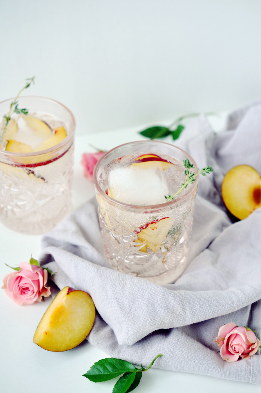 Plum-thyme-champagne-cocktail_3