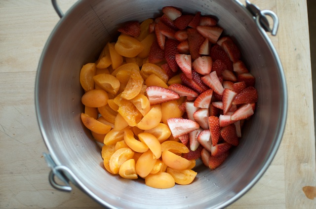 Chopped-apricots-and-strawberries