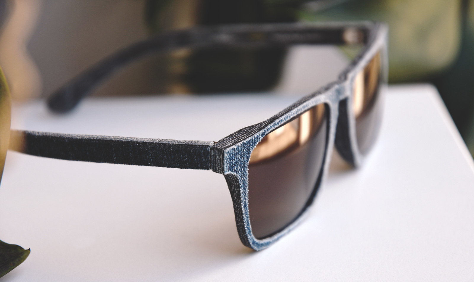 Large_mosevic-recycled_jeans-sunglasses-zeiss