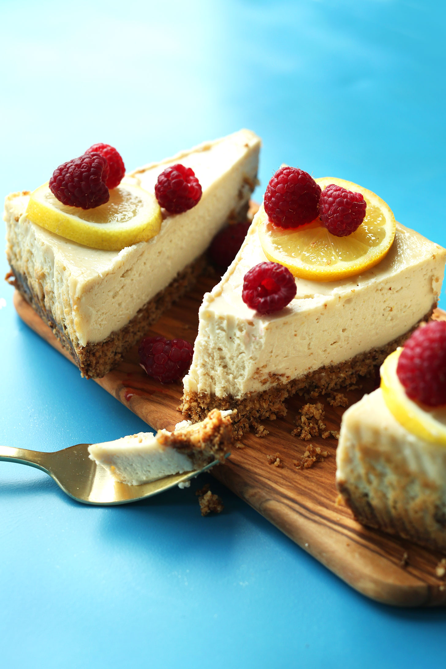 The-best-baked-vegan-glutenfree-cheesecake-made-in-entirely-in-the-blender-cheesecake-dessert-recipe