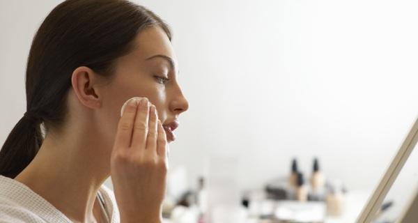 Why-you-should-remove-your-make-up-at-night