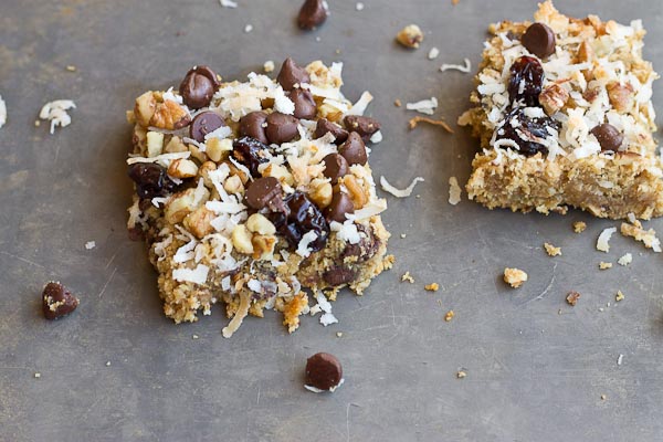 Soft-baked-oatmeal-chocolate-chip-bars-2