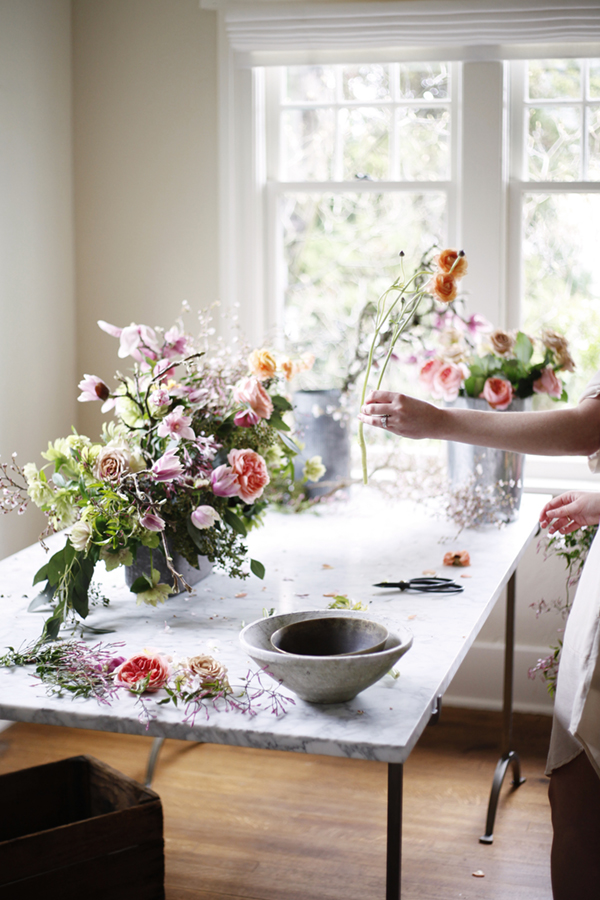 Spring-floral-arrangement-tutorial-from-cozbi-jean-and-coco-kelley-fill-in-the-gaps