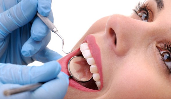 10822-beautiful-woman-at-dentist-teeth-smiling