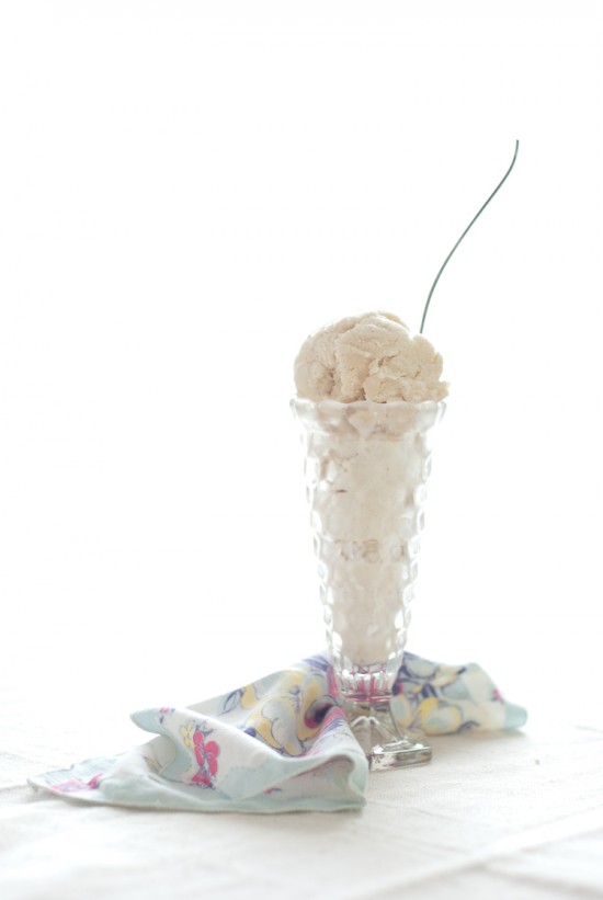 Vanilla-bean-ice-cream-5-550x821