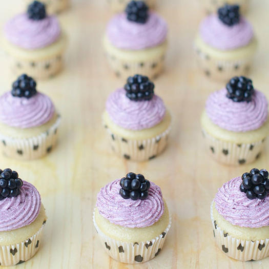 1000-vanilla-vegan-blackberry-cupcakes